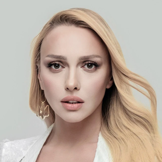 Оля Полякова